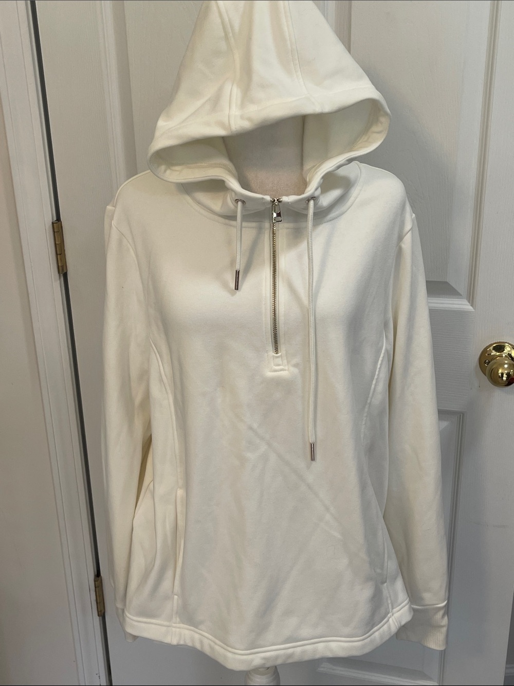 Women’s Avia Cream Half-Zip Hooded Pullover Sweatshirt. Size xlg